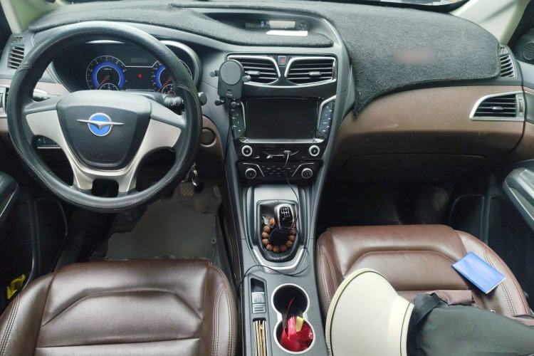 Used Haima V70 2016 2.0L Manual - Enjoyment Version 6 Seats Center Console
