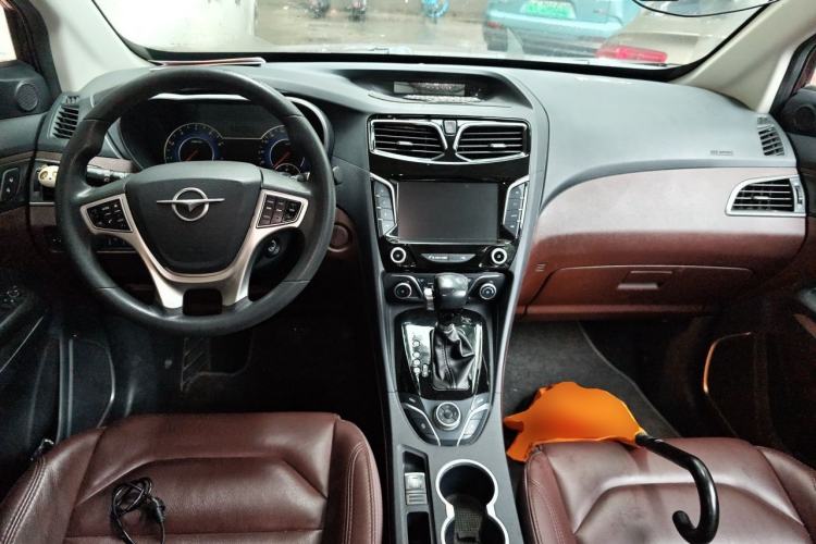 Used Haima V70 2016 1.5T Automatic Comfort & Enjoyment Version 7 Seats Center Console