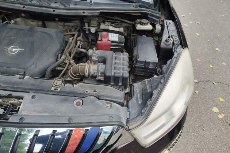 Used Haima V70 2016 2.0L Manual - Enjoyment Version 6 Seats Engine Bay Left