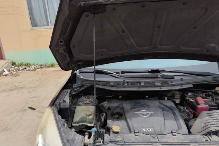 Used Haima V70 2016 1.5T Automatic Comfort Plus 7-Seater Engine Bay Right