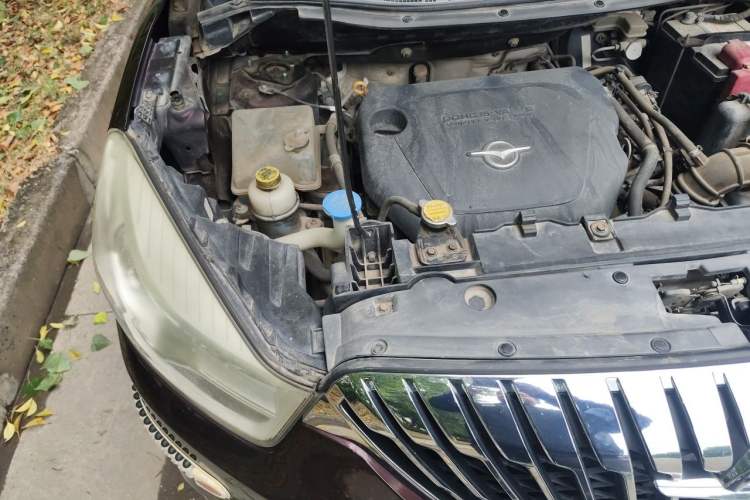Used Haima V70 2016 2.0L Manual - Enjoyment Version 6 Seats Engine Bay Right