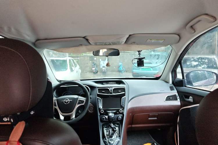 Used Haima V70 2016 1.5T Automatic Comfort & Enjoyment Version 7 Seats Headliner