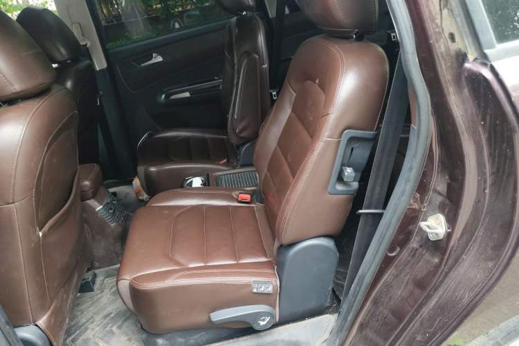 Used Haima V70 2016 2.0L Manual - Enjoyment Version 6 Seats Left Rear Seat