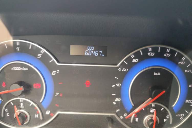 Used Haima V70 2016 2.0L Manual - Enjoyment Version 6 Seats Odometer Close Up