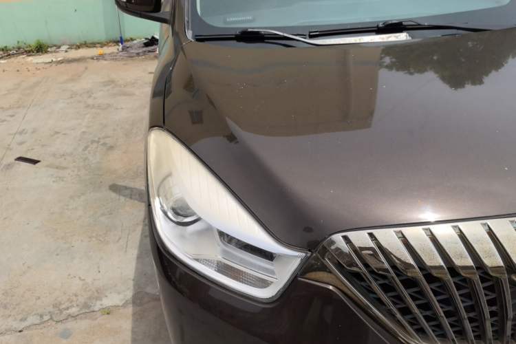 Used Haima V70 2016 1.5T Automatic Comfort Plus 7-Seater Right Front Headlight