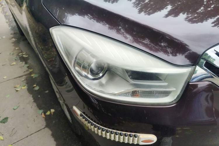 Used Haima V70 2016 2.0L Manual - Enjoyment Version 6 Seats Right Front Headlight