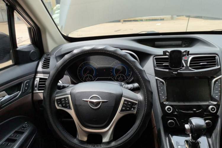 Used Haima V70 2016 1.5T Automatic Comfort Plus 7-Seater Steering Wheel