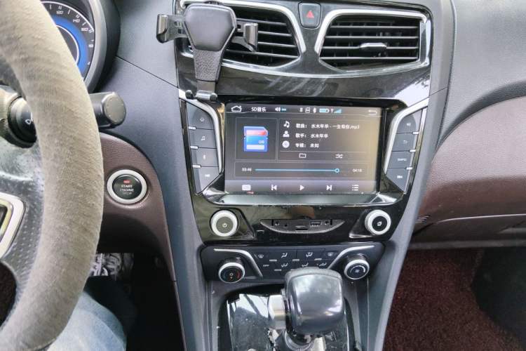 Used Haima V70 2016 1.5T Automatic - Comfort Plus Version 6 Seats Audio And AC Panel