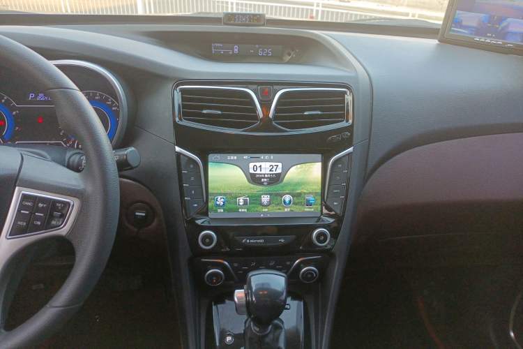 Used Haima V70 2016 1.5T Automatic Comfort & Enjoyment Version 7 Seats Audio And AC Panel