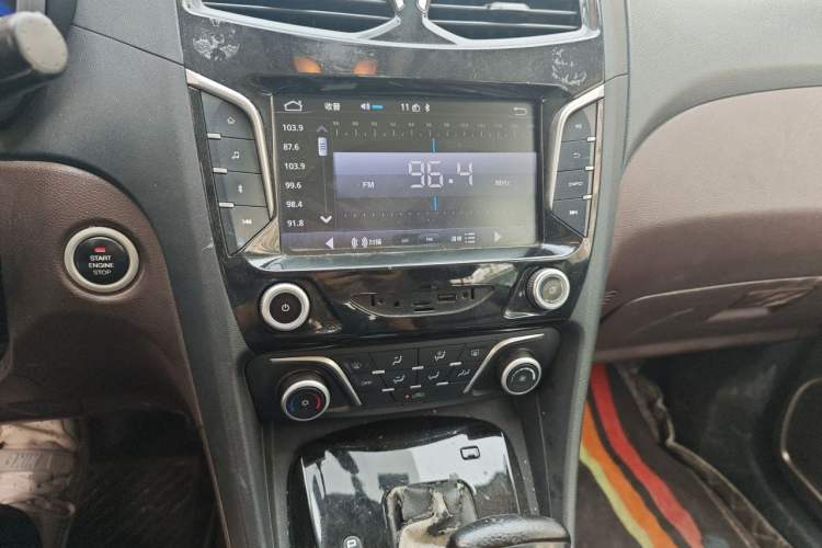 Used Haima V70 2016 1.5T Automatic - Comfort Plus Version 6 Seats Audio And AC Panel
