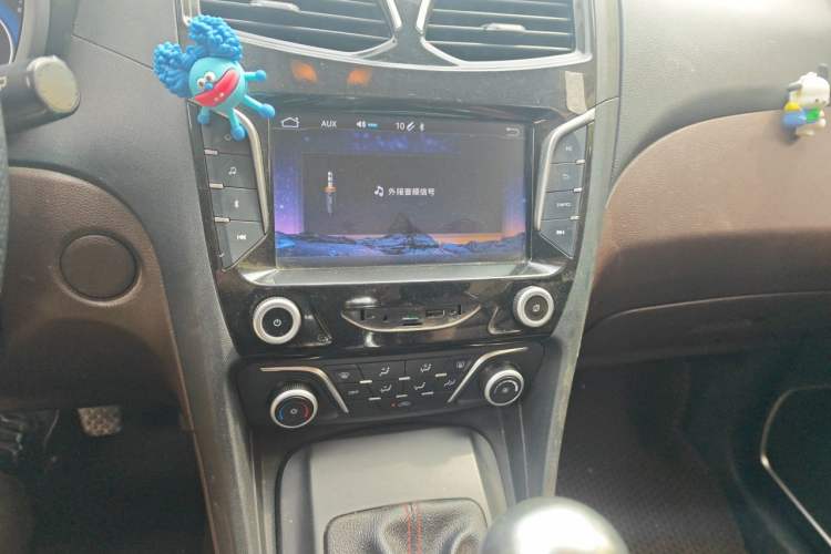 Used Haima V70 2016 2.0L Manual - Comfort Edition 6 Seats Audio And AC Panel