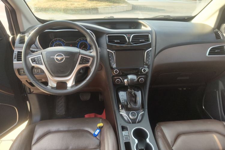 Used Haima V70 2016 1.5T Automatic Comfort & Enjoyment Version 7 Seats Center Console