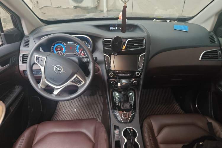 Used Haima V70 2016 1.5T Automatic Comfort & Enjoyment Version 7 Seats Center Console