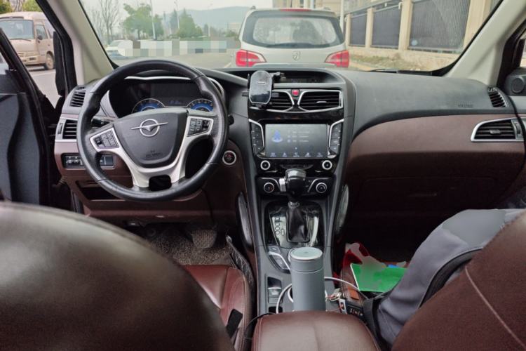 Used Haima V70 2016 1.5T Automatic - Comfort Plus Version 6 Seats Center Console