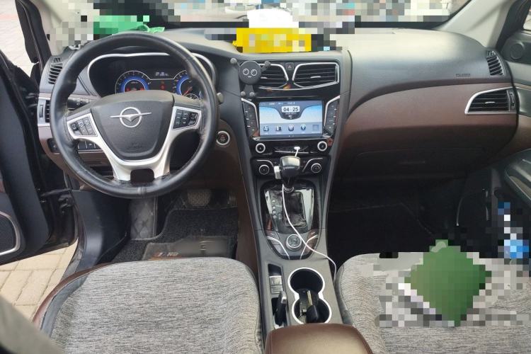 Used Haima V70 2016 1.5T Automatic - Comfort Plus Version 6 Seats Center Console