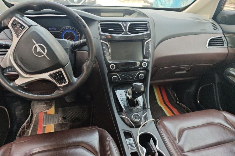 Used Haima V70 2016 1.5T Automatic - Comfort Plus Version 6 Seats Center Console