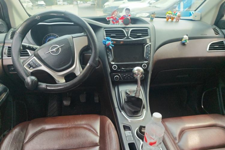 Used Haima V70 2016 2.0L Manual - Comfort Edition 6 Seats Center Console