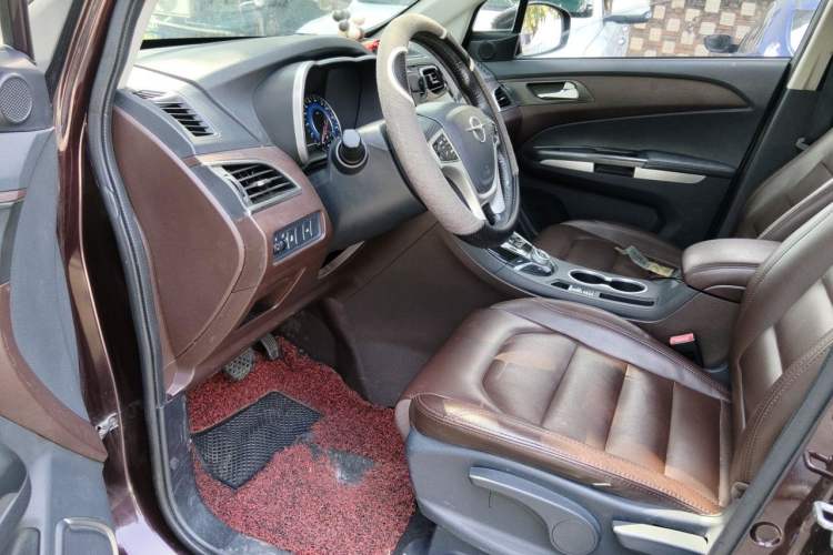 Used Haima V70 2016 1.5T Automatic - Comfort Plus Version 6 Seats Driver Seat