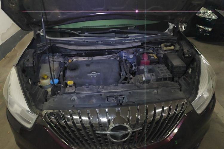 Used Haima V70 2016 2.0L Manual - Enjoyment Version 6 Seats Engine Bay