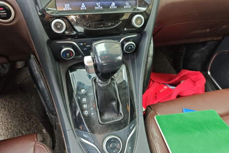 Used Haima V70 2016 1.5T Automatic - Comfort Plus Version 6 Seats Gear Lever