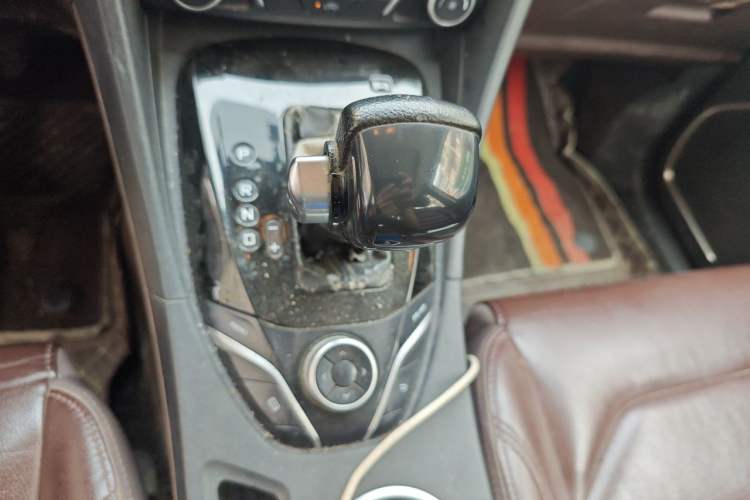 Used Haima V70 2016 1.5T Automatic - Comfort Plus Version 6 Seats Gear Lever