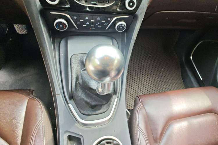 Used Haima V70 2016 2.0L Manual - Comfort Edition 6 Seats Gear Lever