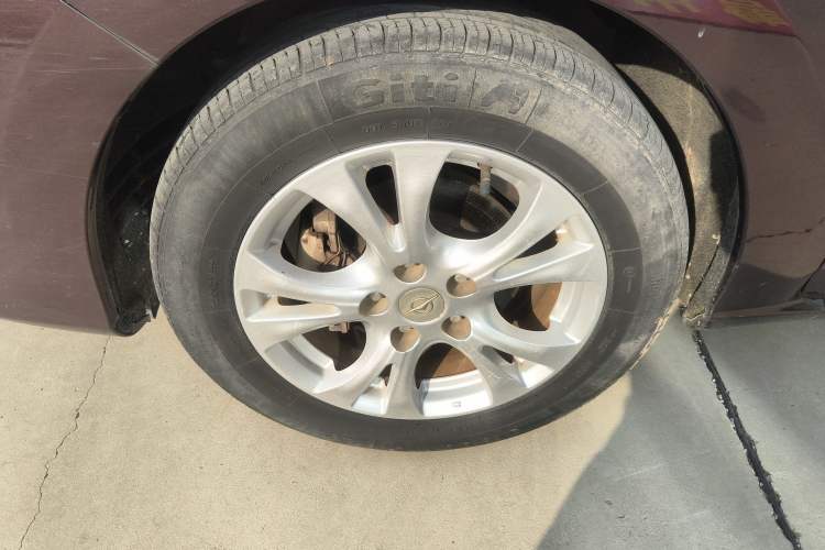 Used Haima V70 2016 1.5T Automatic Comfort & Enjoyment Version 7 Seats Left Front Wheel Hub