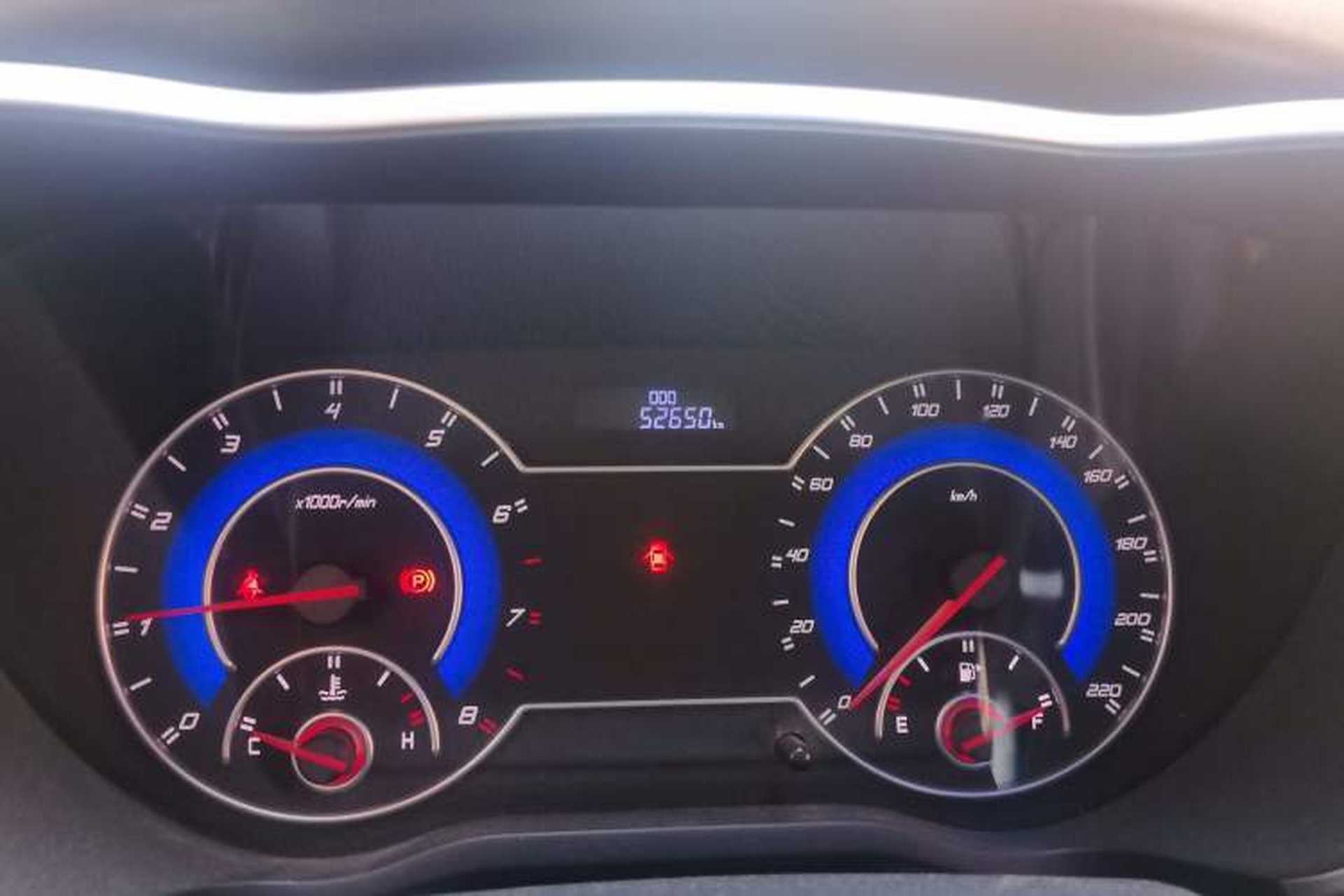 Used Haima V70 2016 2.0L Manual - Comfort Edition 6 Seats Odometer Close Up