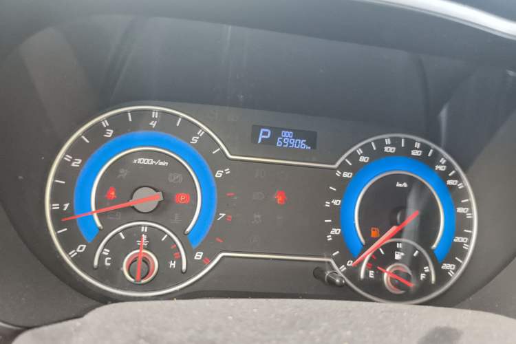 Used Haima V70 2016 1.5T Automatic Comfort & Enjoyment Version 7 Seats Odometer Close Up