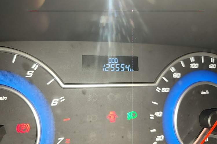 Used Haima V70 2016 2.0L Manual - Enjoyment Version 6 Seats Odometer Close Up