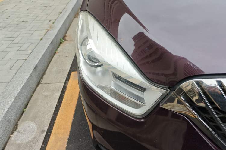 Used Haima V70 2016 1.5T Automatic - Comfort Plus Version 6 Seats Right Front Headlight