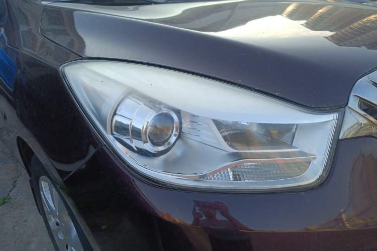 Used Haima V70 2016 1.5T Automatic Comfort & Enjoyment Version 7 Seats Right Front Headlight