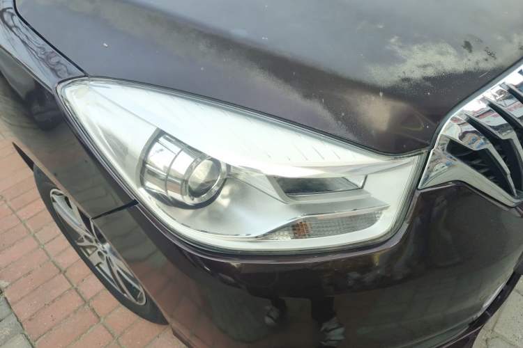 Used Haima V70 2016 1.5T Automatic - Comfort Plus Version 6 Seats Right Front Headlight