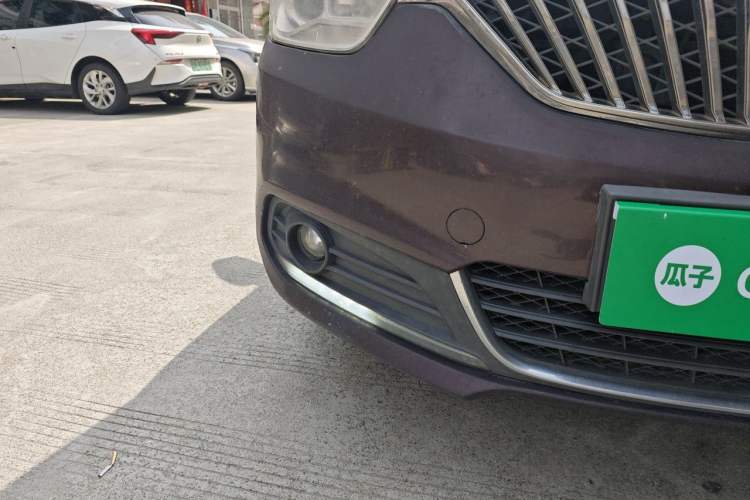Used Haima V70 2016 1.5T Automatic - Comfort Plus Version 6 Seats Right Front Headlight