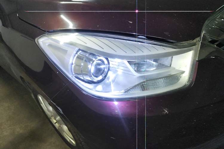 Used Haima V70 2016 2.0L Manual - Enjoyment Version 6 Seats Right Front Headlight