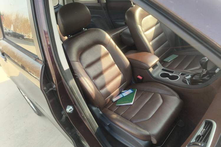 Used Haima V70 2016 1.5T Automatic Comfort & Enjoyment Version 7 Seats Right Front Seat