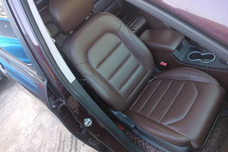 Used Haima V70 2016 1.5T Automatic Comfort & Enjoyment Version 7 Seats Right Front Seat