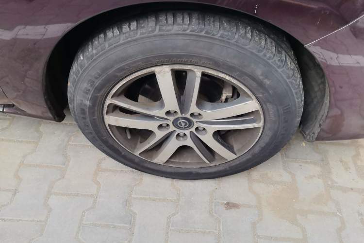 Used Haima V70 2016 2.0L Manual - Comfort Edition 6 Seats Right Front Wheel Hub