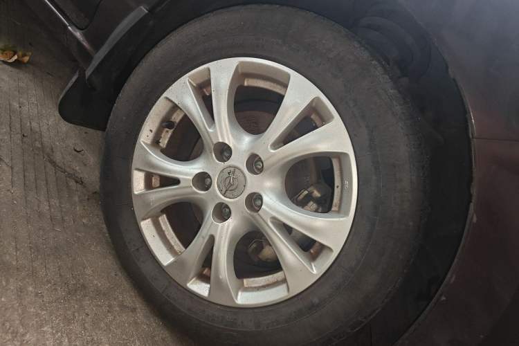 Used Haima V70 2016 1.5T Automatic Comfort & Enjoyment Version 7 Seats Right Front Wheel Hub