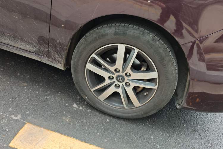Used Haima V70 2016 1.5T Automatic - Comfort Plus Version 6 Seats Right Front Wheel Hub