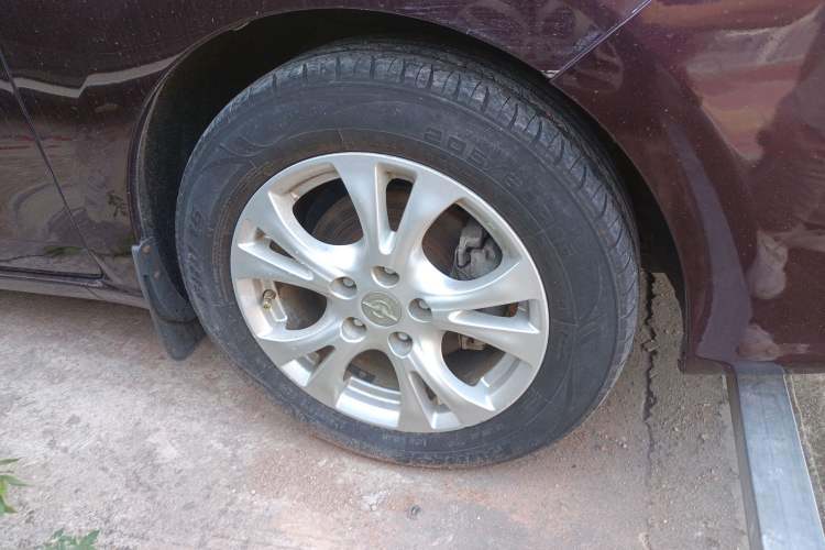 Used Haima V70 2016 1.5T Automatic Comfort & Enjoyment Version 7 Seats Right Front Wheel Hub