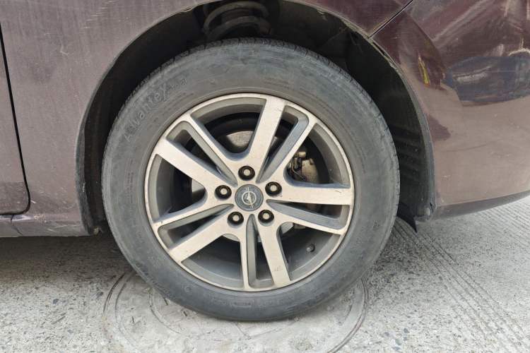 Used Haima V70 2016 1.5T Automatic - Comfort Plus Version 6 Seats Right Front Wheel Hub