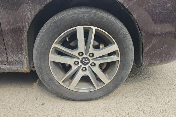 Used Haima V70 2016 2.0L Manual - Comfort Edition 6 Seats Right Front Wheel Hub
