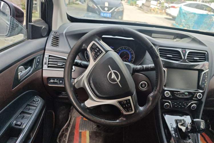 Used Haima V70 2016 1.5T Automatic - Comfort Plus Version 6 Seats Steering Wheel