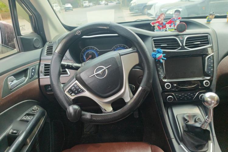 Used Haima V70 2016 2.0L Manual - Comfort Edition 6 Seats Steering Wheel
