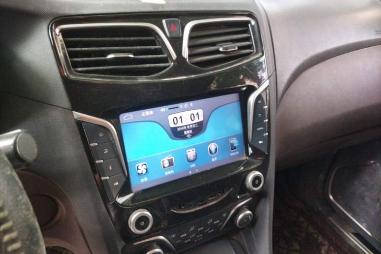 Used Haima V70 2016 2.0L Manual - Comfort Edition 6 Seats Audio And AC Panel