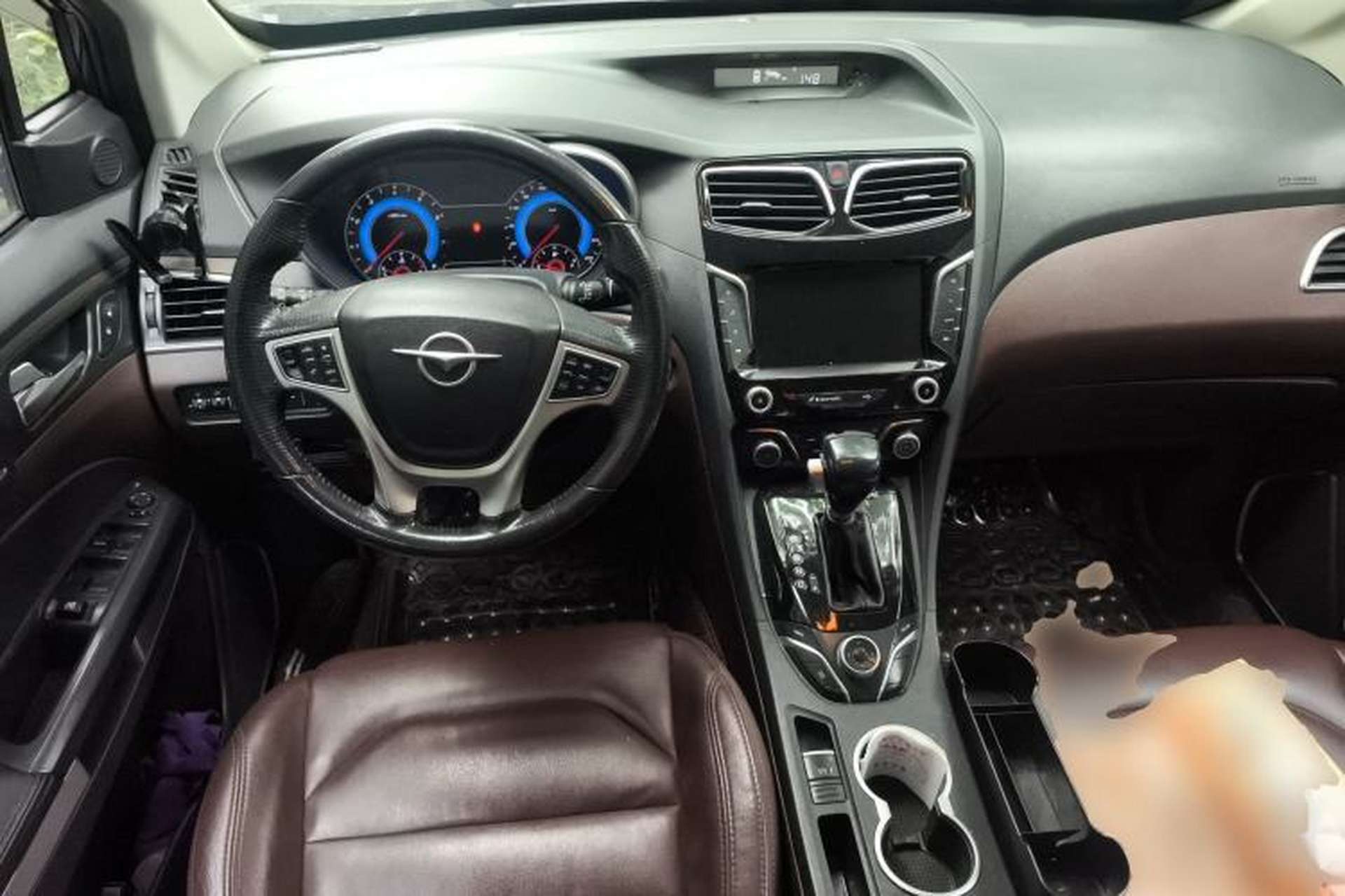 Used Haima V70 2016 1.5T Automatic Comfort Plus 7-Seater Center Console