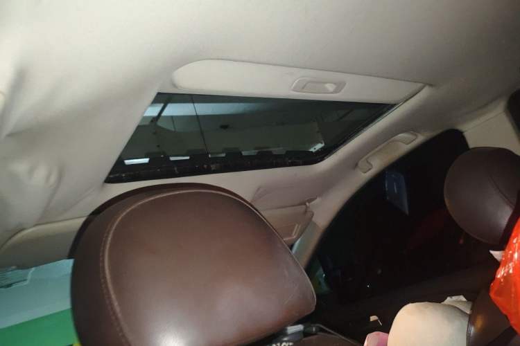 Used Haima V70 2016 1.5T Automatic Comfort 7-Seater Headliner