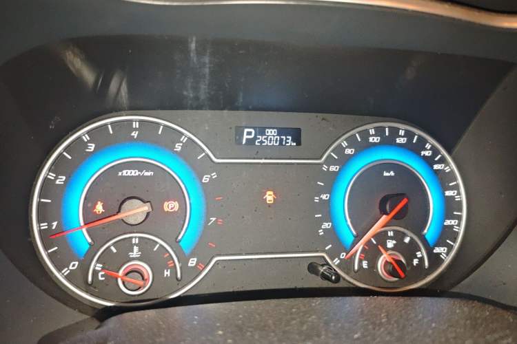 Used Haima V70 2016 1.5T Automatic Comfort 7-Seater Odometer Close Up