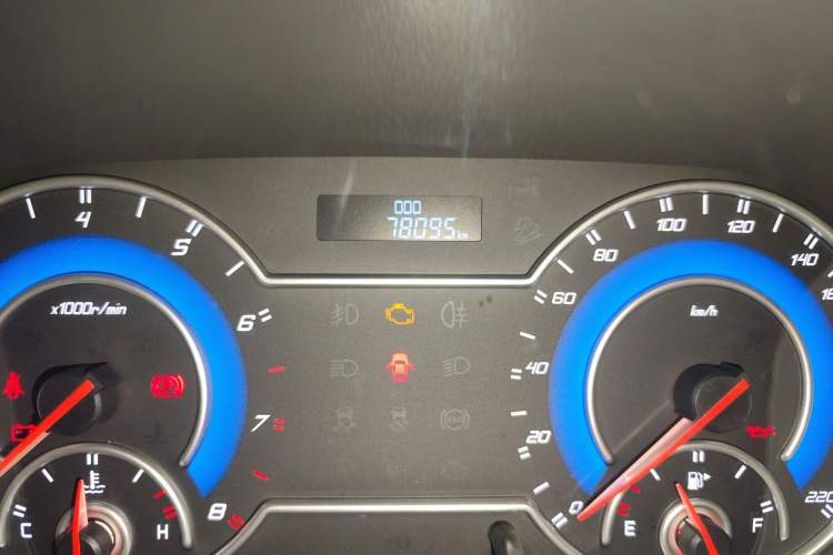 Used Haima V70 2016 2.0L Manual - Enjoyment Version 6 Seats Odometer Close Up